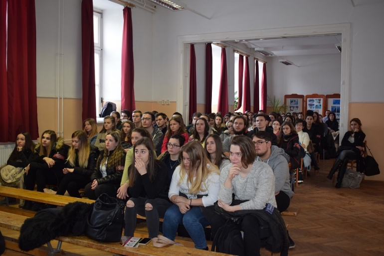 Szakkolis toborzó a Kossuthban