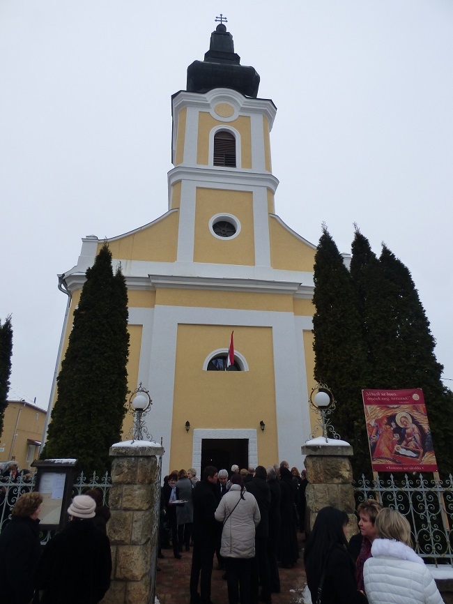 a felsőszolcai templom homlokzata