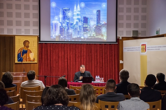 Dr. Patsch Ferenc SJ, a Pontificia Università Gregoriana oktatója és a Fundamentális Teológiai Tanszék vezetője.