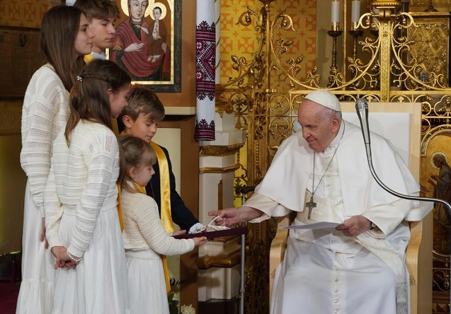 Ferenc pápa és a gyernekek