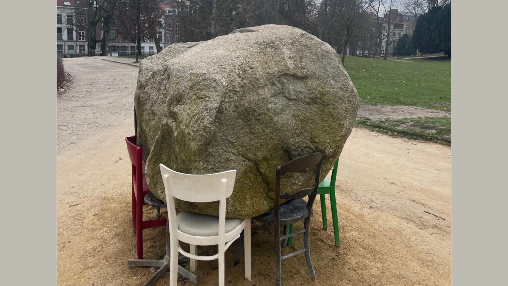 9279